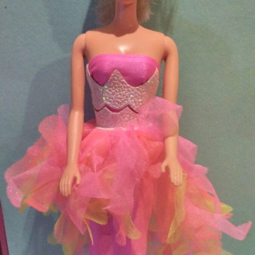 Barbie vintage Party Time doll like new with fuchsia dress and extra outfit