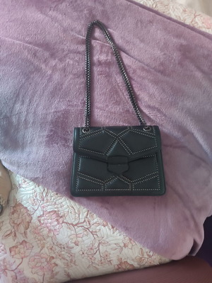 Shoulder bag like new with gray studs and chain, black
