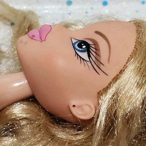 Bratz lot of 4 used damaged dolls for restoration projects
