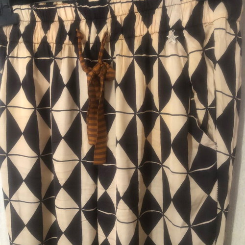 Souvenir viscose pants size L with elastic waist like new, black and beige