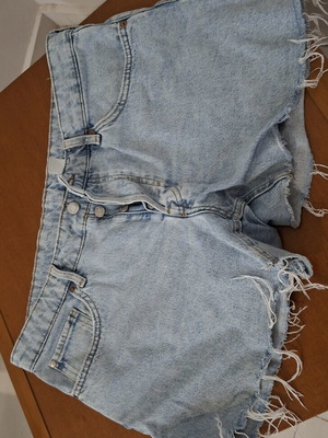 Denim shorts H&M size 42 like new, boyfriend fit, frayed edges