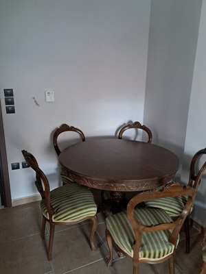 Handmade dining set like new with 6 chairs
