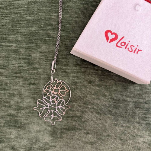 Loisir necklace new with floral design in silver tone