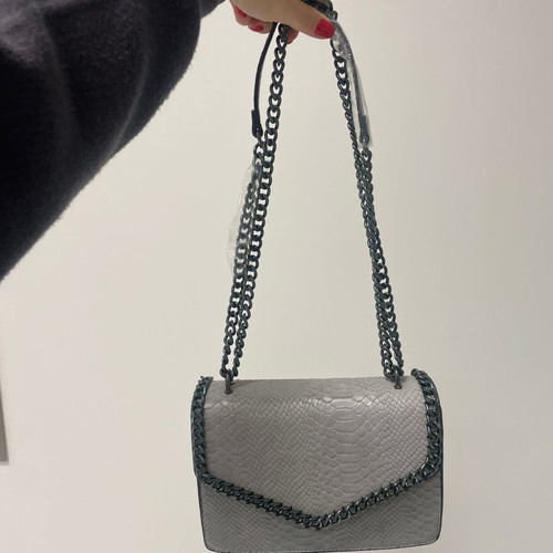 #OFFER New Women's Gray Bag with Crocodile Pattern and Chain Handles