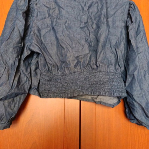 Fresh denim crop top size M like new, blue