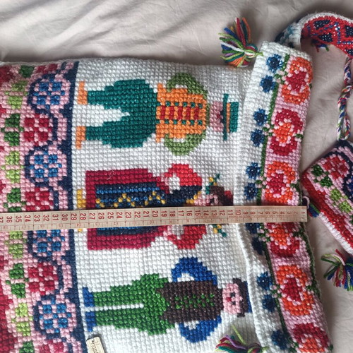 Handmade shoulder bag like new with embroidery and colorful wallet