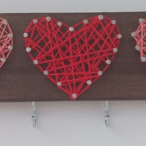 Key Holder with Hearts Handmade String Art Wood 30x8 cm