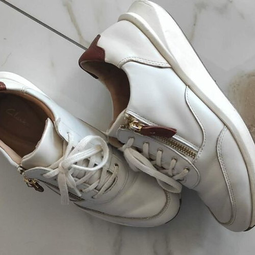 Clarks women's athletic shoes size 38 like new, white leather