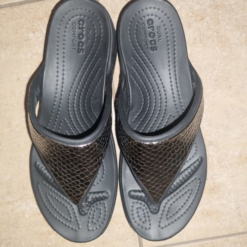 37 - Crocs anatomical flip-flops (new)
