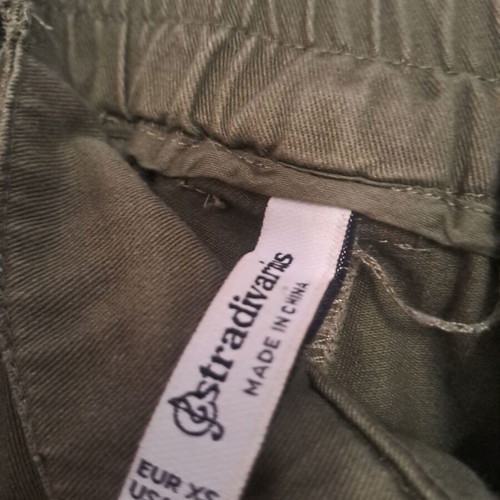 Cargo khaki pants used Stradivarius with elastic cuffs