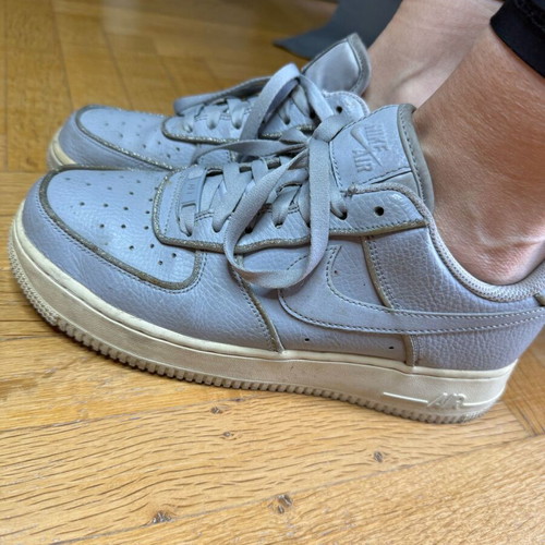 Nike sneakers women's used, grey with silver details, size 39