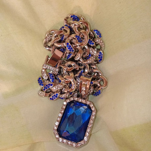 Hip-hop necklace with large blue crystal