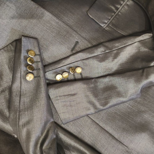 Guy Laroche men's wedding suit like new with two shirts and tie