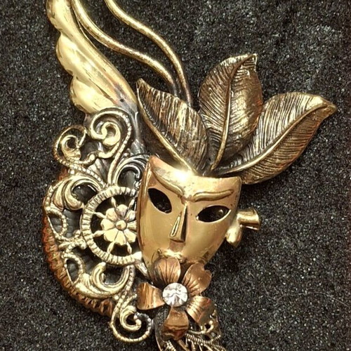 Vintage 90s mask brooch with flower used, bronze tone