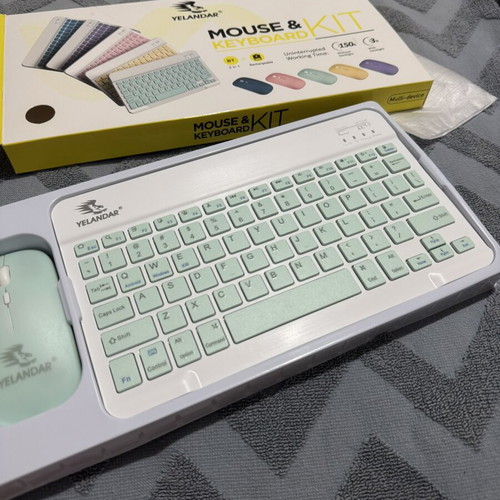 Keyboard and mouse set English BT like new