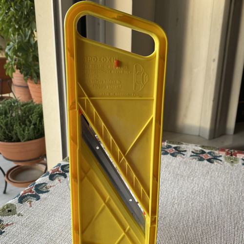 Plastic vegetable grater like new, 33x11 cm