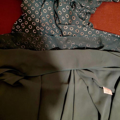 Nuance emerald dress size 40 with gold rings pattern