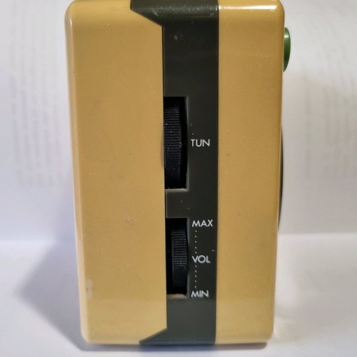 Vintage collectible alarm clock radio used, AM/FM battery