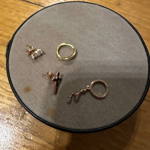 Earrings like new, all together without set