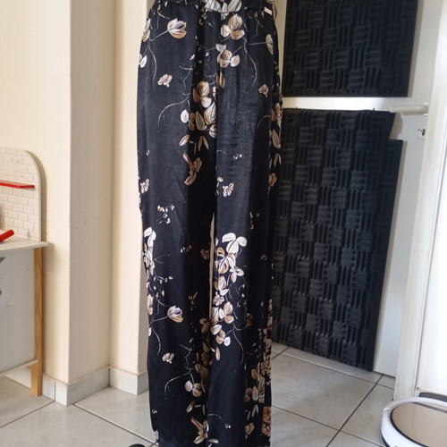 Lisa Kott women's pants used, size M/L, black and beige