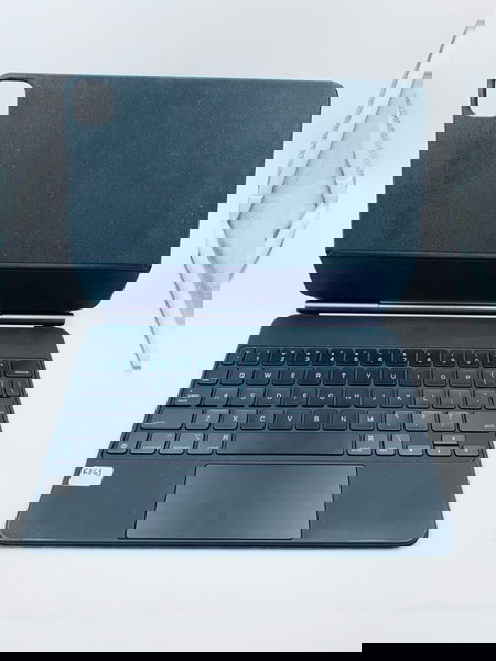 Apple Magic Keyboard for iPad 11 inches
