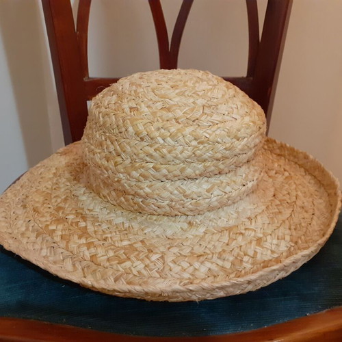 Straw women's hat like new, beige, size M