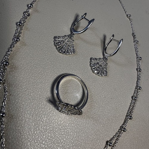 925 Sterling Silver Seashell Jewelry Set new, 4-piece with cubic zirconia