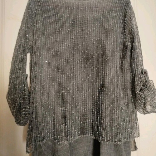 Women's blouse M/L like new with buttoned sleeves