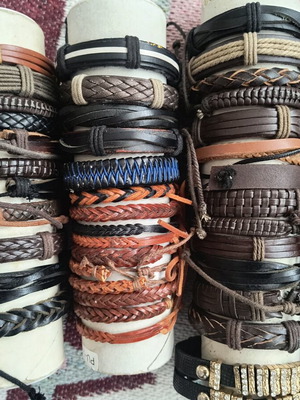 Leather bracelets like new, pack of about 90 pieces