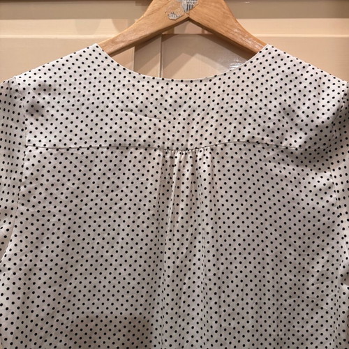 Polka dot short-sleeve shirt H&M medium like new with v-neck