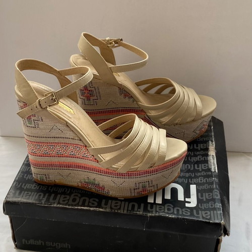 Fullah Sugah women's platform sandals size 39 like new beige pink