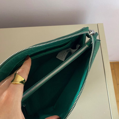 Shoulder bag like new, green