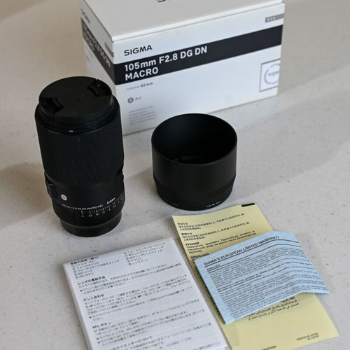 Sigma 105mm f/2.8 DG DN Macro Art lens like new for Sony E