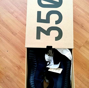 Adidas yezzy 350 v2 onyx size 44