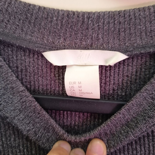 H&M sweater like new, size M, gray