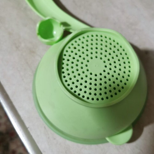 Small Tupperware colander new