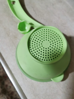 Small Tupperware colander new