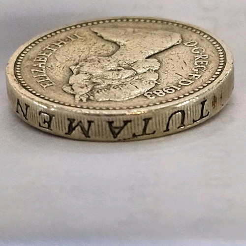 English One Pound 1983 like new with inverted engraving