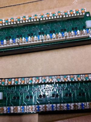 Patch Panel Brand-Rex GigaPlus Cat5e 24 port RJ45 1U μεταχειρισμένο, 2 τεμάχια