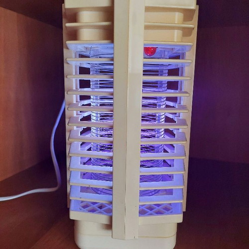 Retro electric insect zapper used 1300 volt