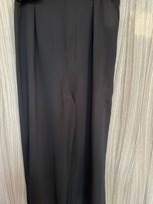 Stradivarius pants used, black, wide fit with elastic waist and belt, size M