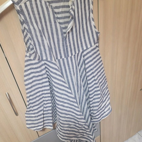 Asymmetric striped top white blue, like new, linen and cotton
