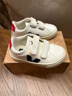 Veja kids shoes size 26 like new, white casual