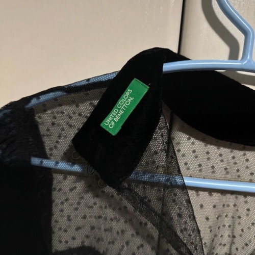 Benetton blouse with lace and velvet like new, size M