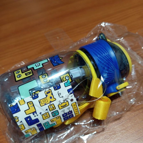 Children's water bottle with cheerful blue patterns