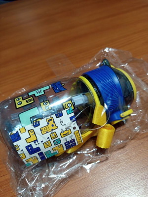 Children's water bottle with cheerful blue patterns