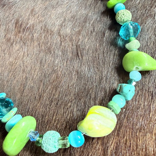 Necklace with semi-precious stones and crystals new, green and turquoise