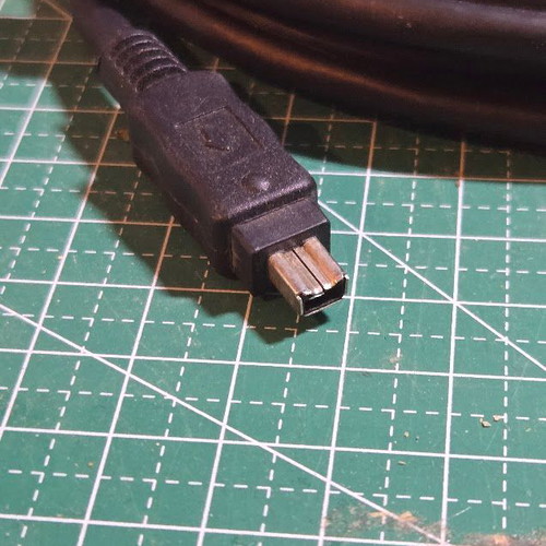 FireWire 400 Cable 6-pin to 4-pin like new