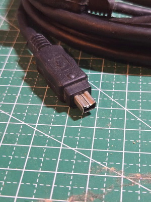 FireWire 400 Cable 6-pin to 4-pin like new