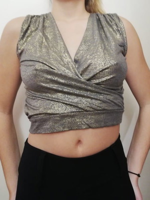 Gold top used, crossover sleeveless, size M